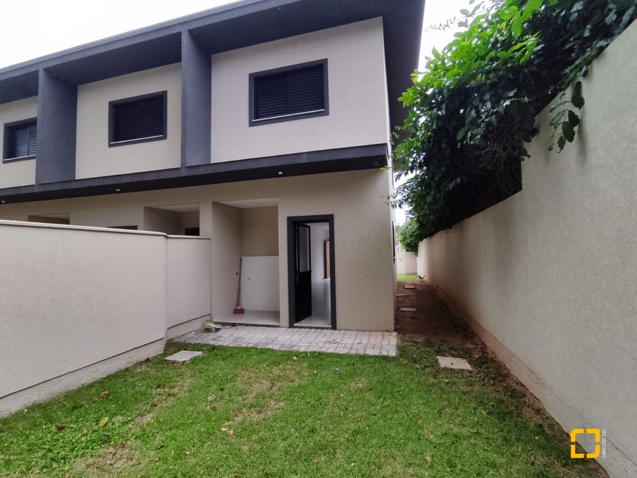 Casa com 88m², 4 quartos (sendo 2 suítes), 2 garagens, no bairro Rio Vermelho em Florianópolis