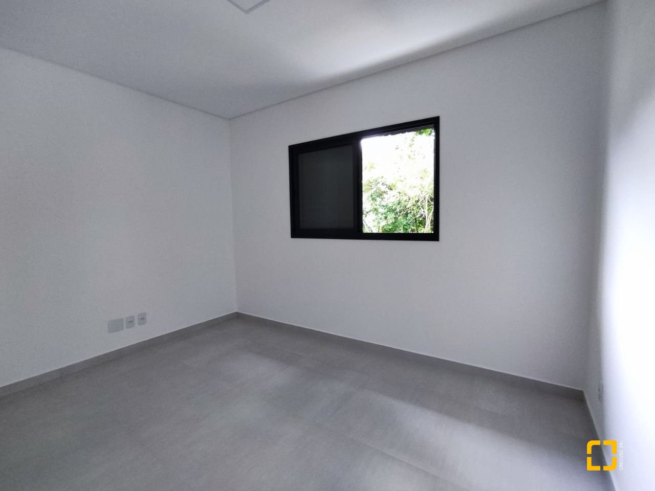 Casa com 88m², 4 quartos (sendo 2 suítes), 2 garagens, no bairro Rio Vermelho em Florianópolis