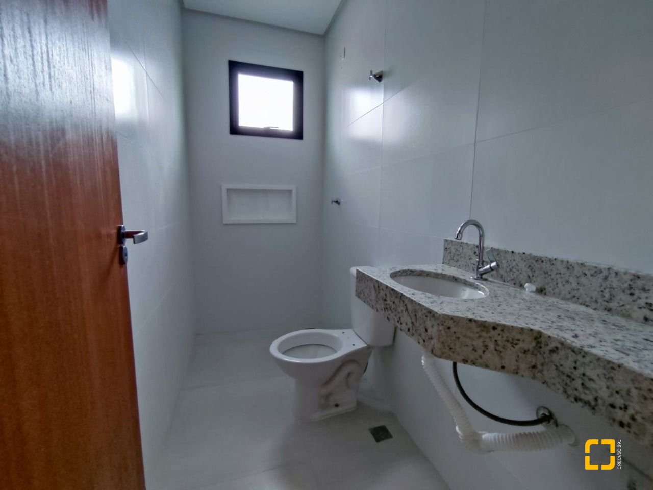 Casa com 88m², 4 quartos (sendo 2 suítes), 2 garagens, no bairro Rio Vermelho em Florianópolis