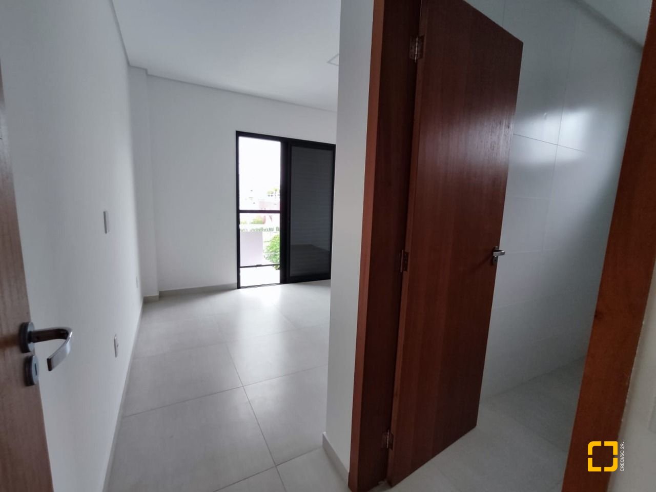 Casa com 88m², 4 quartos (sendo 2 suítes), 2 garagens, no bairro Rio Vermelho em Florianópolis