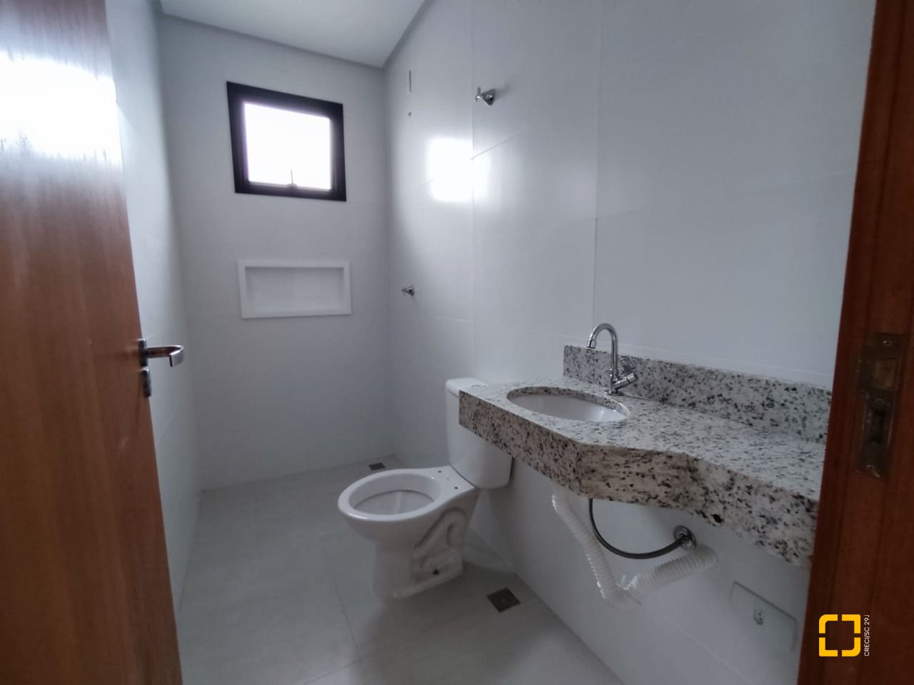 Casa com 88m², 4 quartos (sendo 2 suítes), 2 garagens, no bairro Rio Vermelho em Florianópolis