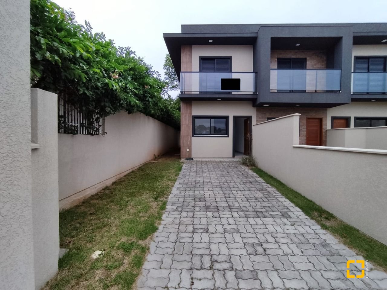 Casa com 88m², 4 quartos (sendo 2 suítes), 2 garagens, no bairro Rio Vermelho em Florianópolis