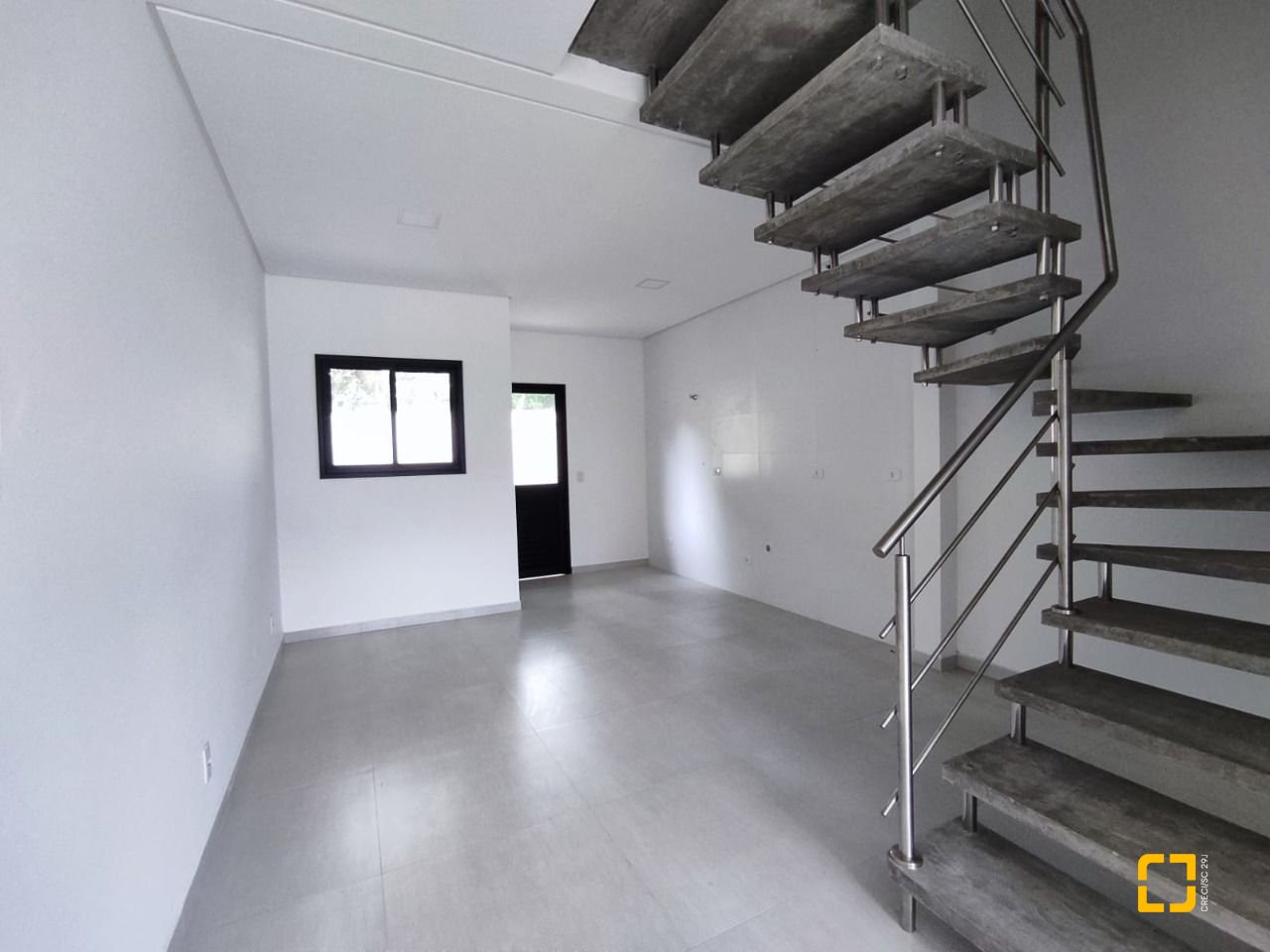 Casa com 89m², 4 quartos (sendo 2 suítes), 2 garagens, no bairro Rio Vermelho em Florianópolis