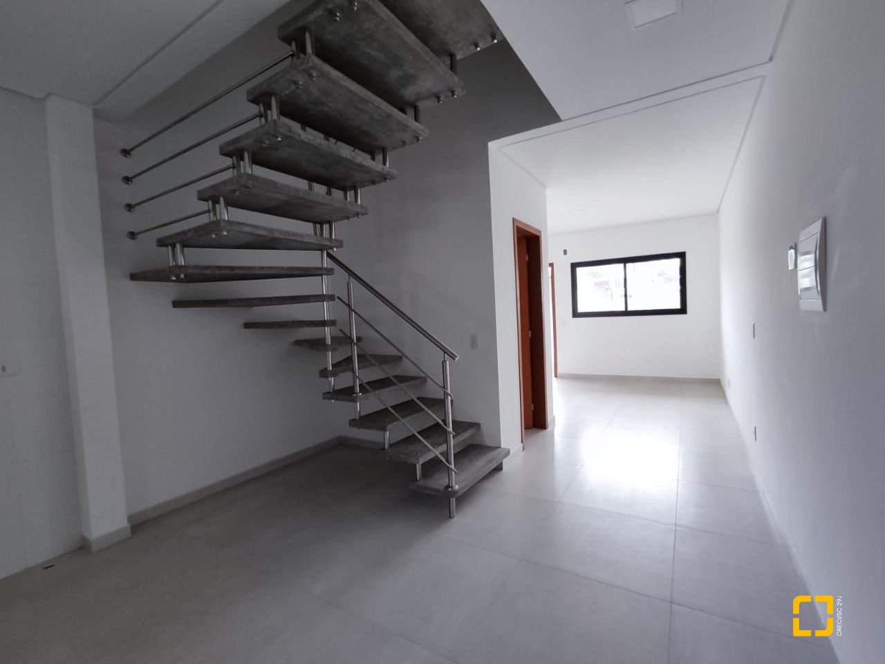 Casa com 89m², 4 quartos (sendo 2 suítes), 2 garagens, no bairro Rio Vermelho em Florianópolis