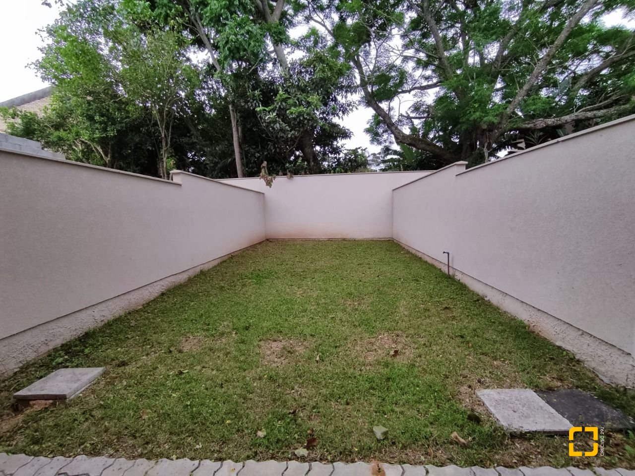Casa com 89m², 4 quartos (sendo 2 suítes), 2 garagens, no bairro Rio Vermelho em Florianópolis