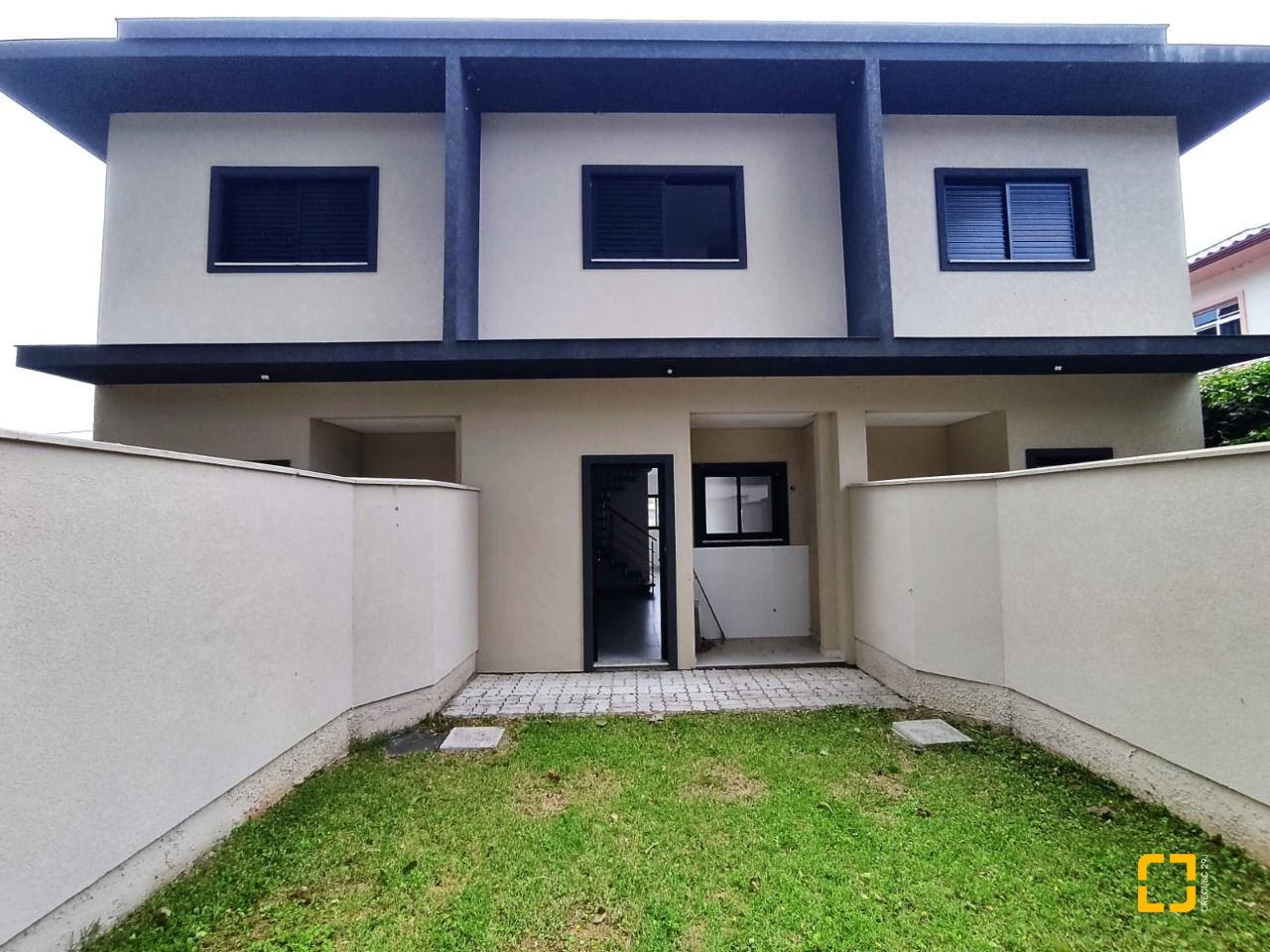 Casa com 89m², 4 quartos (sendo 2 suítes), 2 garagens, no bairro Rio Vermelho em Florianópolis
