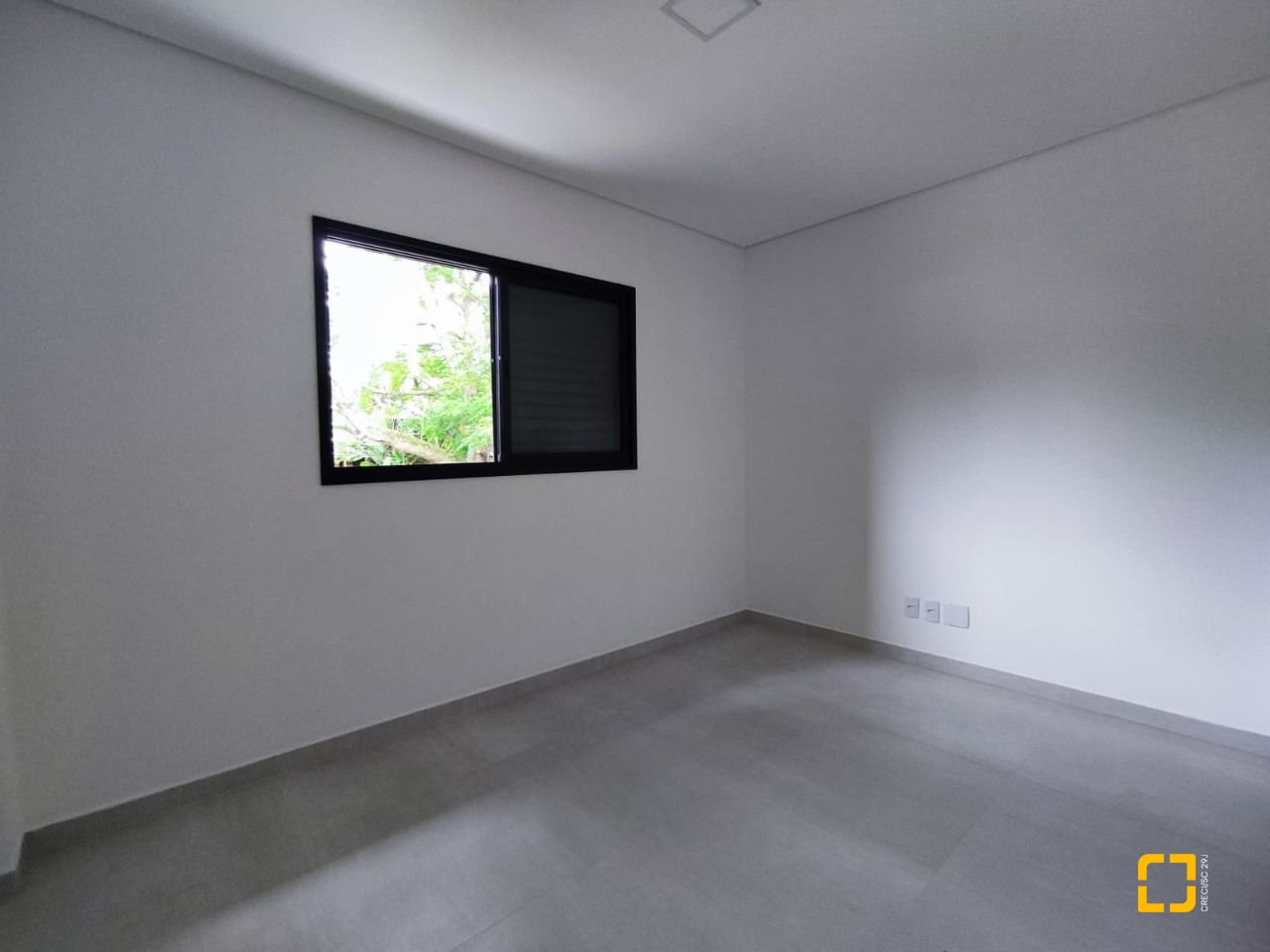 Casa com 89m², 4 quartos (sendo 2 suítes), 2 garagens, no bairro Rio Vermelho em Florianópolis
