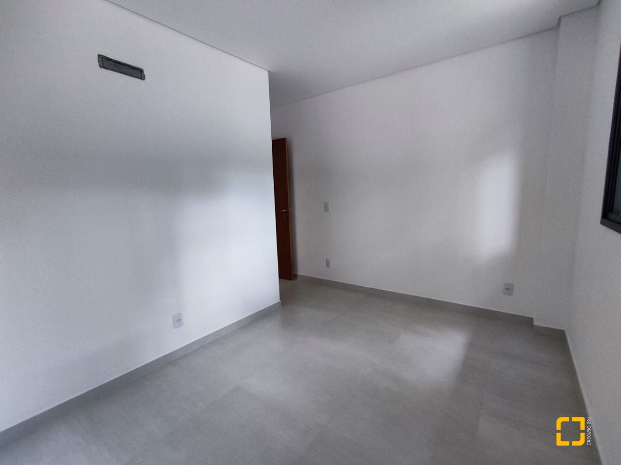 Casa com 89m², 4 quartos (sendo 2 suítes), 2 garagens, no bairro Rio Vermelho em Florianópolis