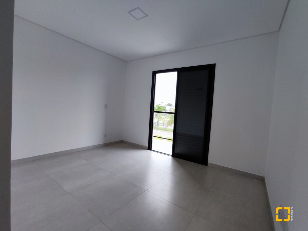 Casa com 89m², 4 quartos (sendo 2 suítes), 2 garagens, no bairro Rio Vermelho em Florianópolis