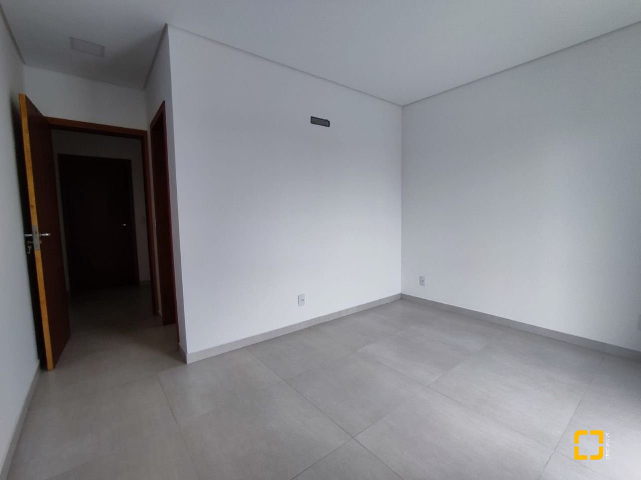 Casa com 89m², 4 quartos (sendo 2 suítes), 2 garagens, no bairro Rio Vermelho em Florianópolis