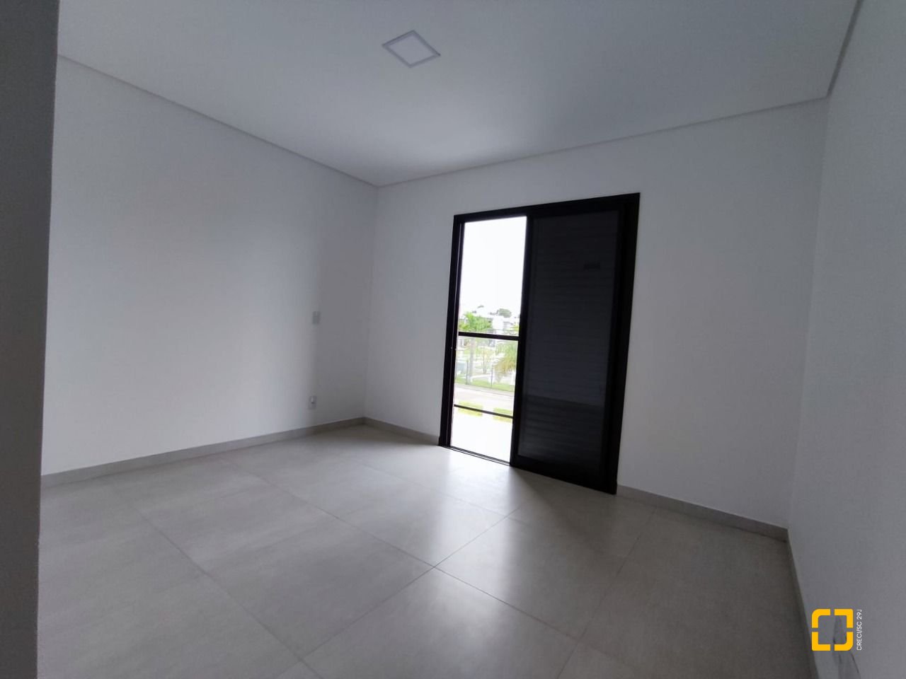 Casa com 89m², 4 quartos (sendo 2 suítes), 2 garagens, no bairro Rio Vermelho em Florianópolis