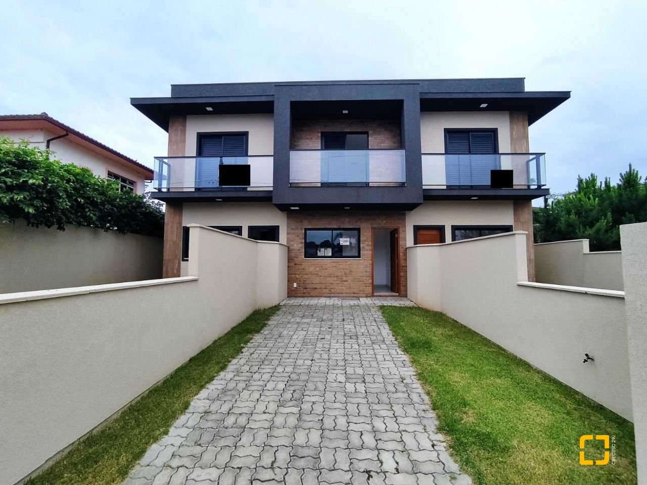 Casa com 89m², 4 quartos (sendo 2 suítes), 2 garagens, no bairro Rio Vermelho em Florianópolis