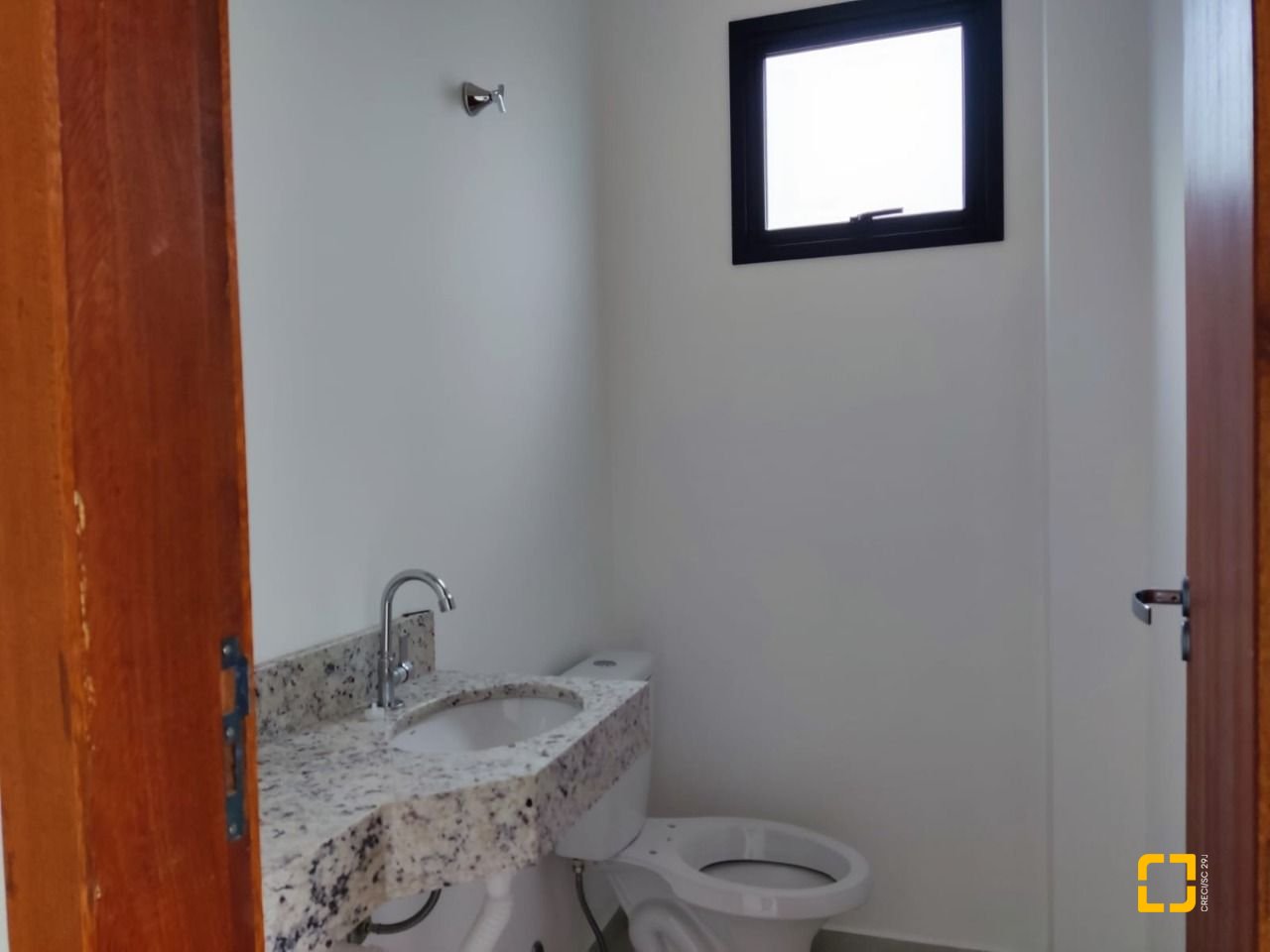 Casa com 85m², 4 quartos (sendo 2 suítes), 2 garagens, no bairro Rio Vermelho em Florianópolis