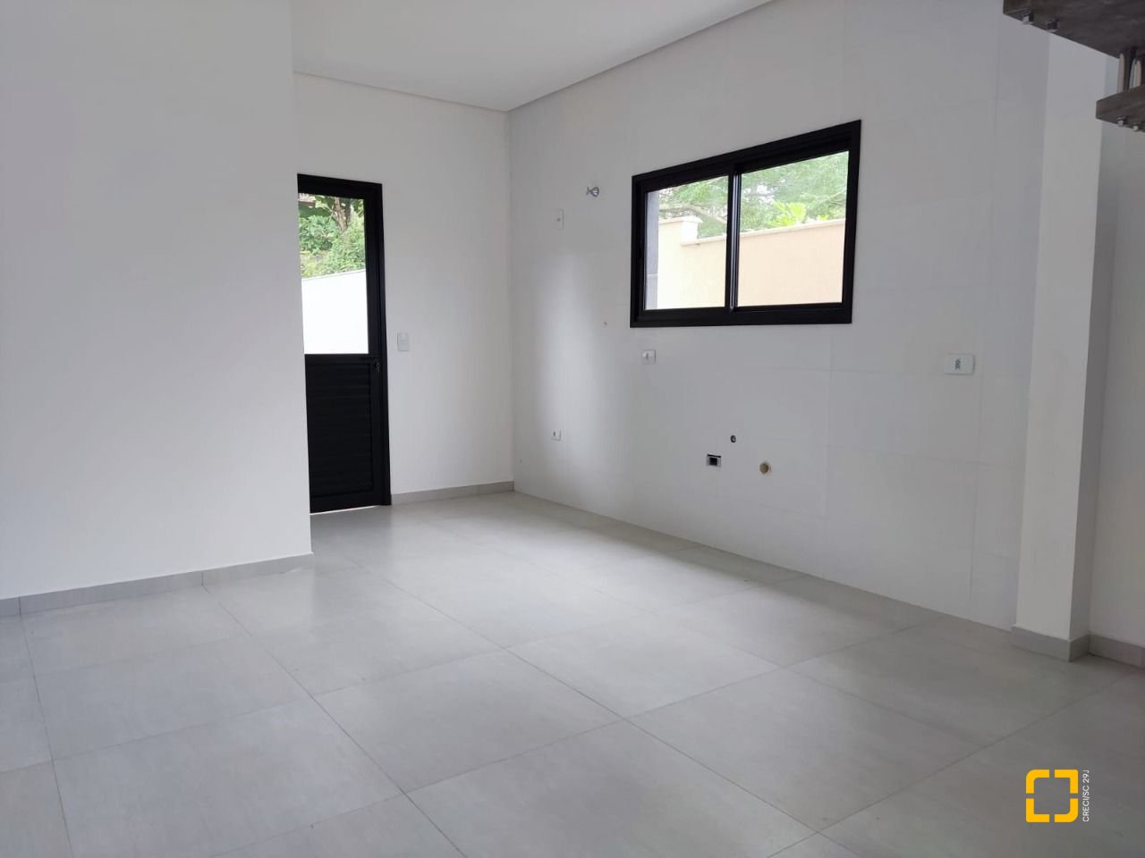 Casa com 85m², 4 quartos (sendo 2 suítes), 2 garagens, no bairro Rio Vermelho em Florianópolis