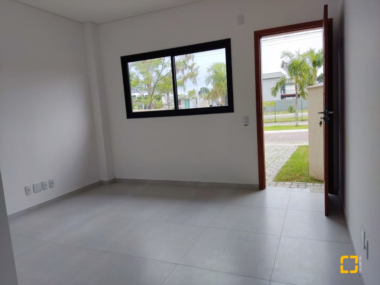 Casa com 85m², 4 quartos (sendo 2 suítes), 2 garagens, no bairro Rio Vermelho em Florianópolis