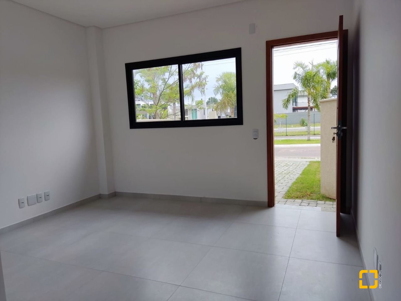Casa com 85m², 4 quartos (sendo 2 suítes), 2 garagens, no bairro Rio Vermelho em Florianópolis