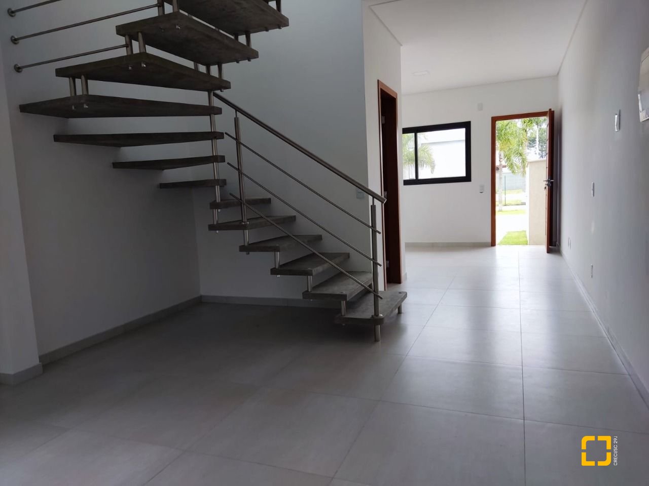 Casa com 85m², 4 quartos (sendo 2 suítes), 2 garagens, no bairro Rio Vermelho em Florianópolis
