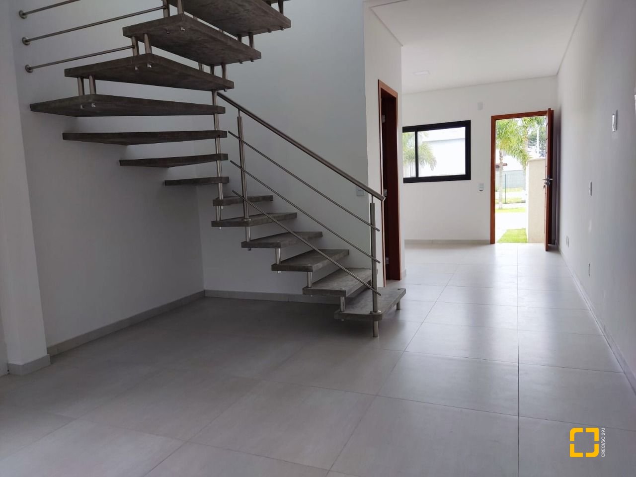 Casa com 85m², 4 quartos (sendo 2 suítes), 2 garagens, no bairro Rio Vermelho em Florianópolis