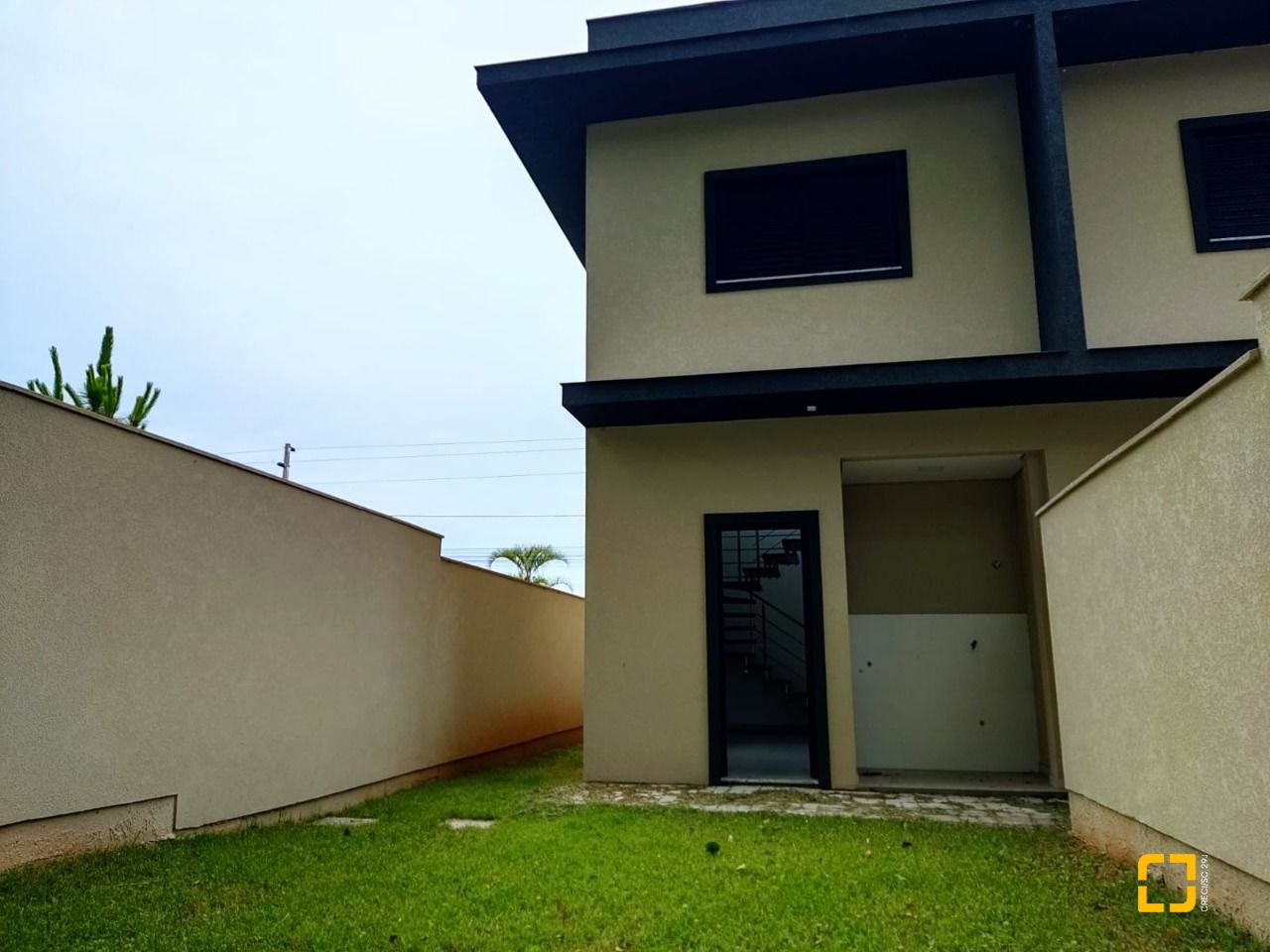 Casa com 85m², 4 quartos (sendo 2 suítes), 2 garagens, no bairro Rio Vermelho em Florianópolis