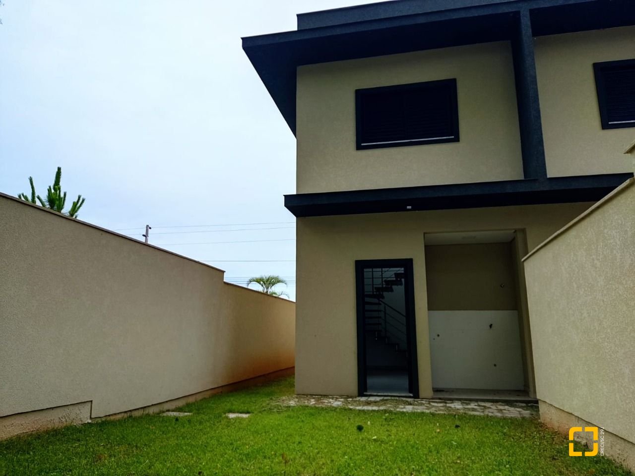 Casa com 85m², 4 quartos (sendo 2 suítes), 2 garagens, no bairro Rio Vermelho em Florianópolis