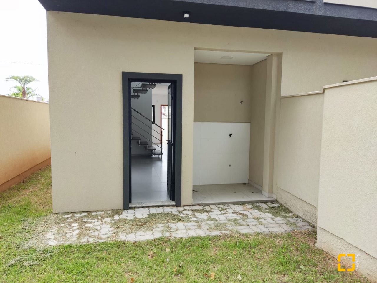 Casa com 85m², 4 quartos (sendo 2 suítes), 2 garagens, no bairro Rio Vermelho em Florianópolis