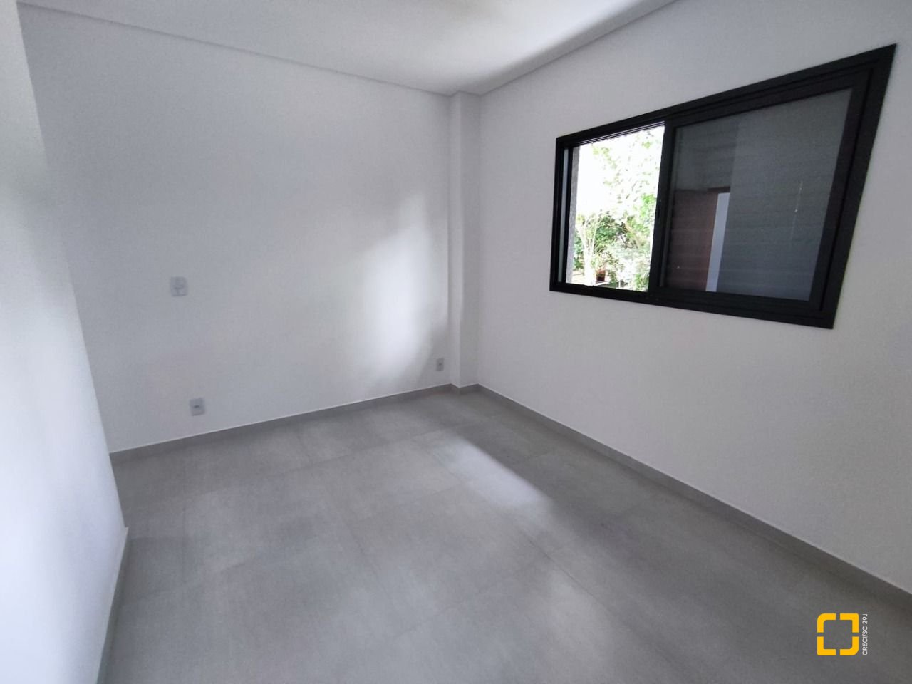 Casa com 85m², 4 quartos (sendo 2 suítes), 2 garagens, no bairro Rio Vermelho em Florianópolis