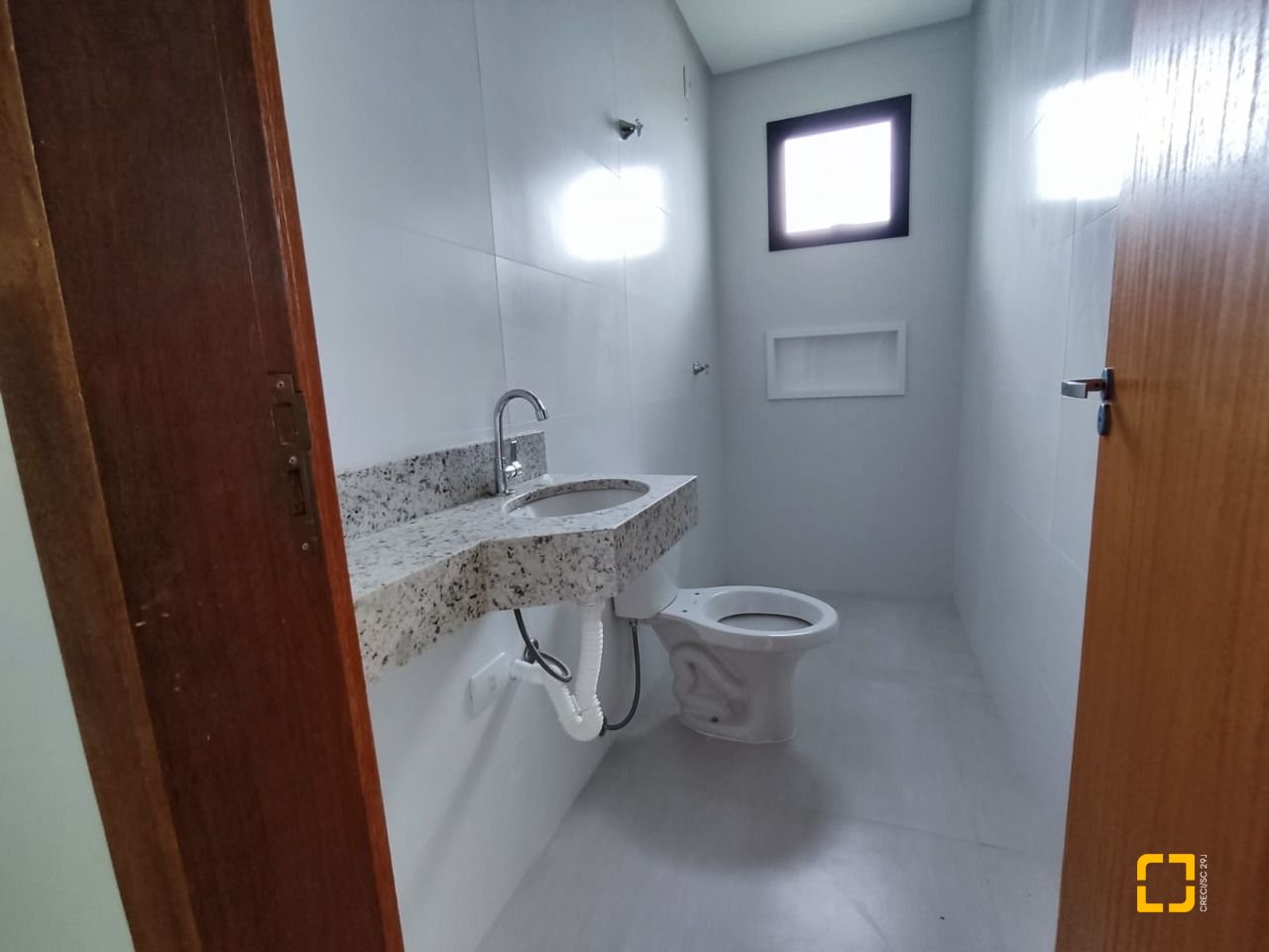 Casa com 85m², 4 quartos (sendo 2 suítes), 2 garagens, no bairro Rio Vermelho em Florianópolis