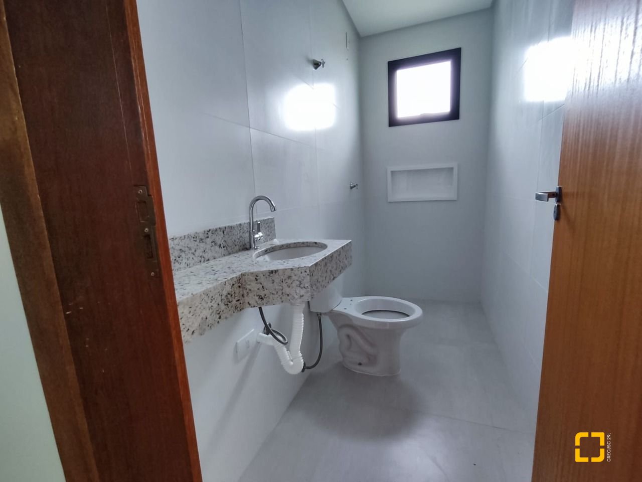 Casa com 85m², 4 quartos (sendo 2 suítes), 2 garagens, no bairro Rio Vermelho em Florianópolis