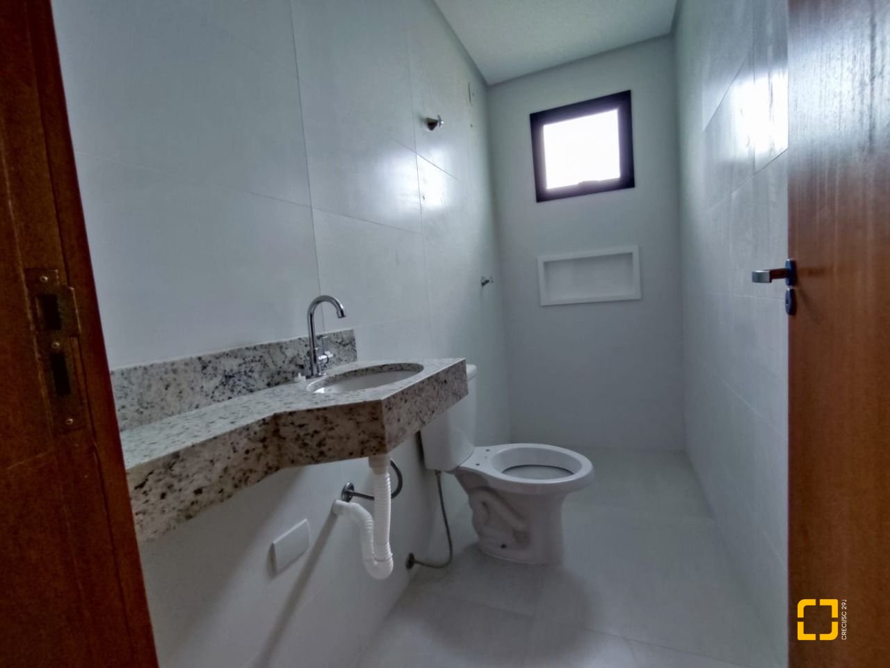 Casa com 85m², 4 quartos (sendo 2 suítes), 2 garagens, no bairro Rio Vermelho em Florianópolis