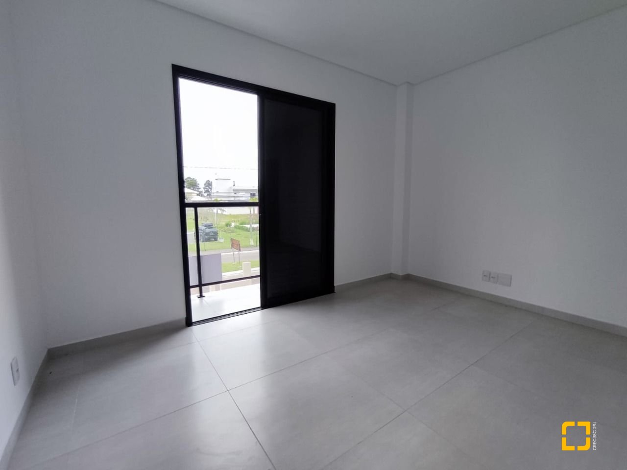 Casa com 85m², 4 quartos (sendo 2 suítes), 2 garagens, no bairro Rio Vermelho em Florianópolis