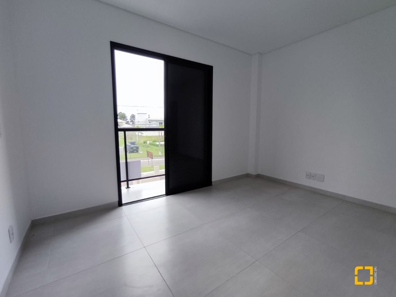 Casa com 85m², 4 quartos (sendo 2 suítes), 2 garagens, no bairro Rio Vermelho em Florianópolis