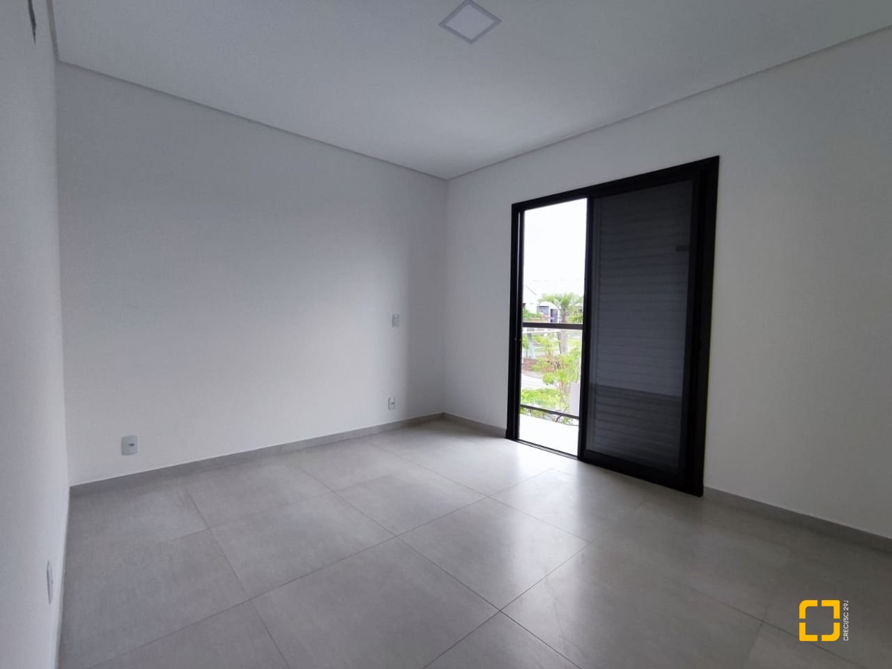 Casa com 85m², 4 quartos (sendo 2 suítes), 2 garagens, no bairro Rio Vermelho em Florianópolis