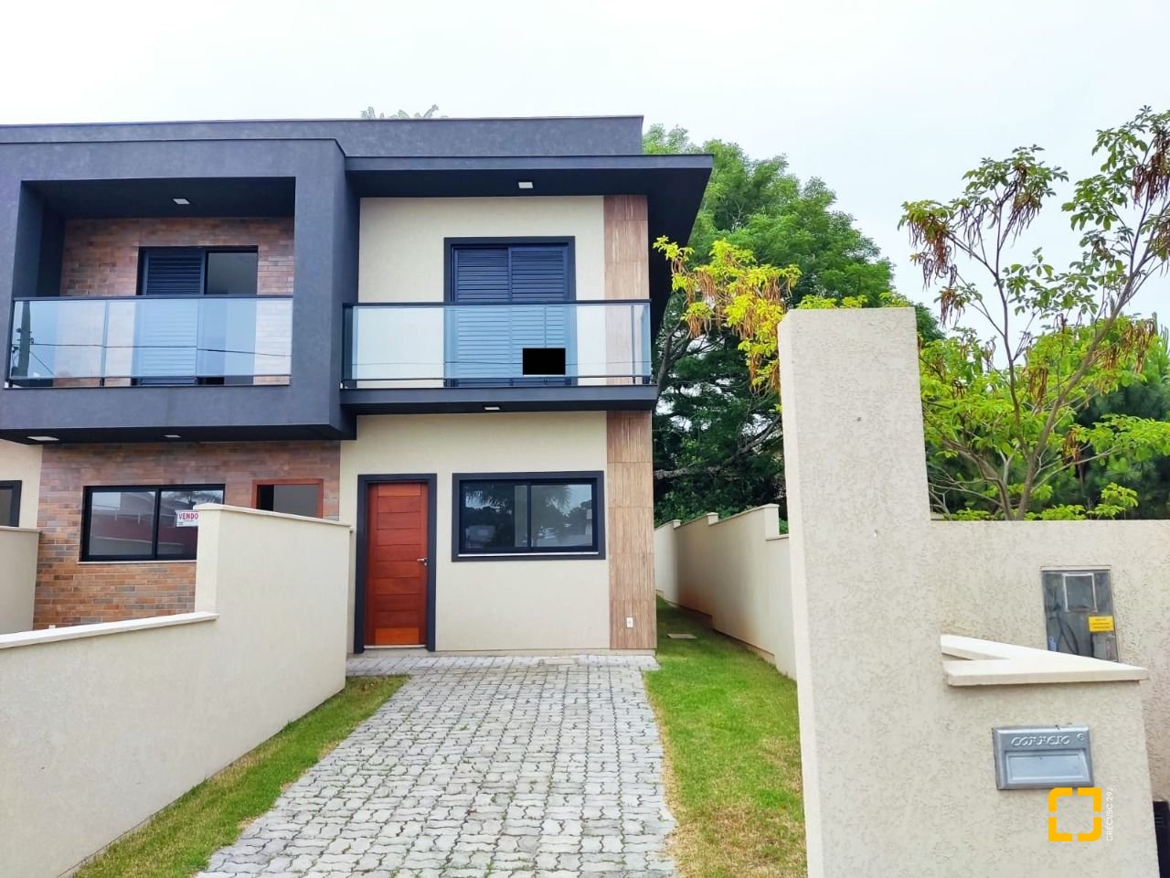Casa com 85m², 4 quartos (sendo 2 suítes), 2 garagens, no bairro Rio Vermelho em Florianópolis