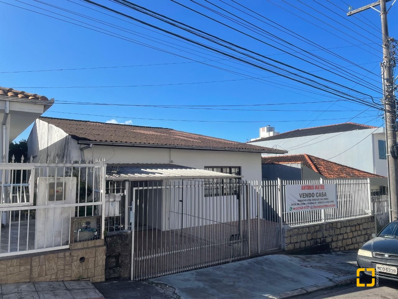 Casa com 219m², 2 quartos, 1 garagem, no bairro Capoeiras em Florianópolis