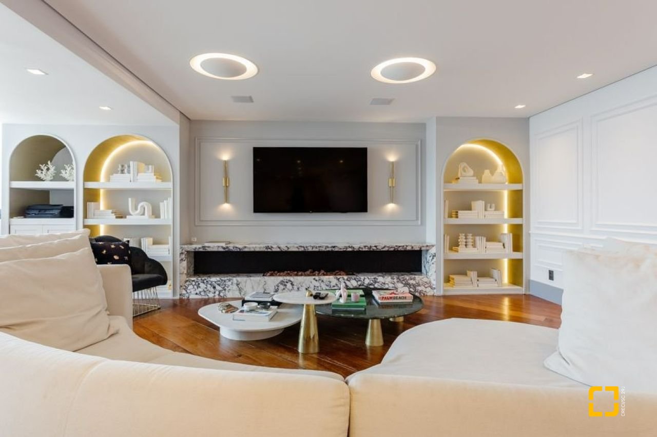 Apartamento com 250m², 3 quartos (sendo 3 suítes), 2 garagens, no bairro Beiramar em Florianópolis