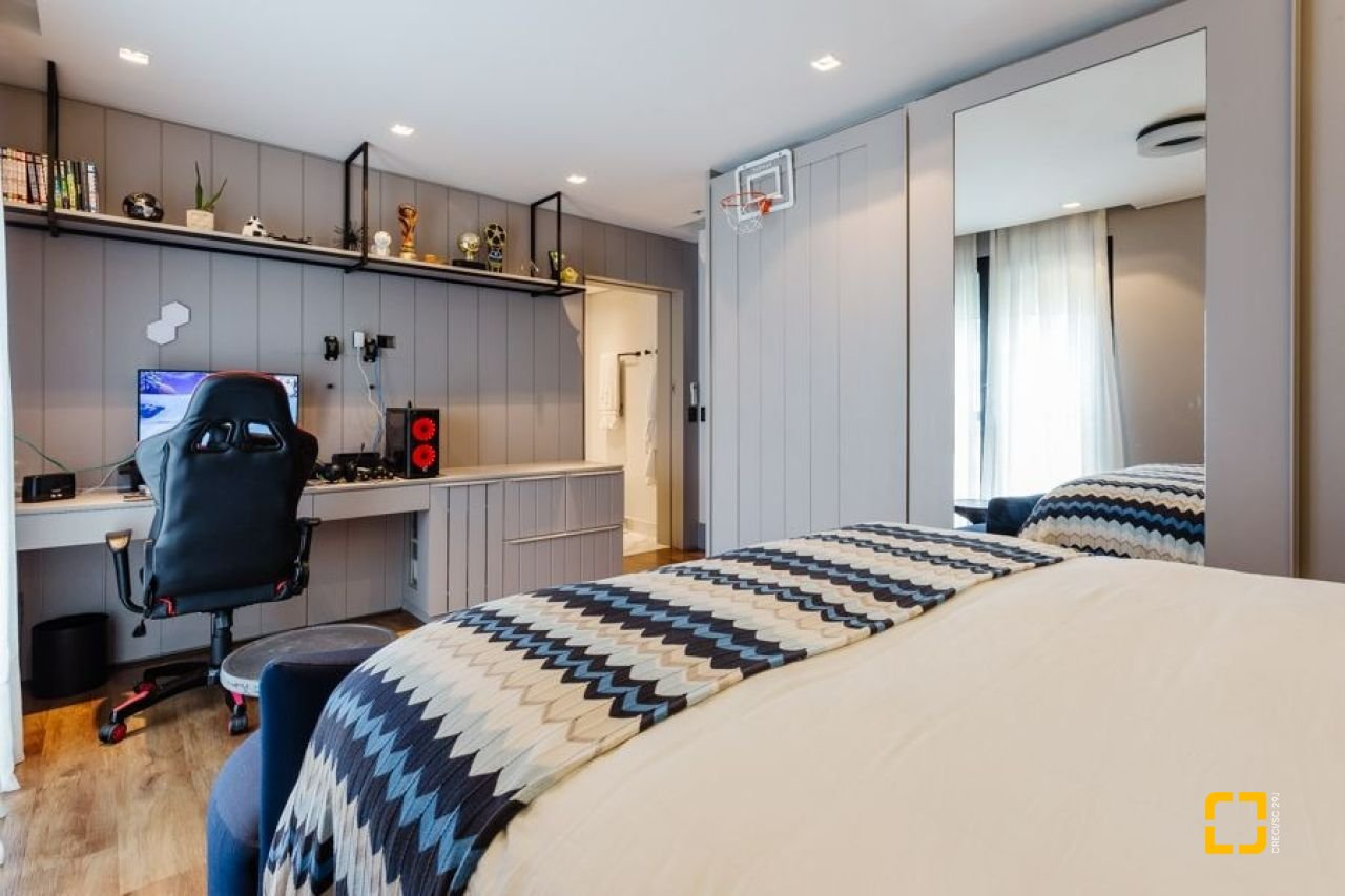 Apartamento com 250m², 3 quartos (sendo 3 suítes), 2 garagens, no bairro Beiramar em Florianópolis