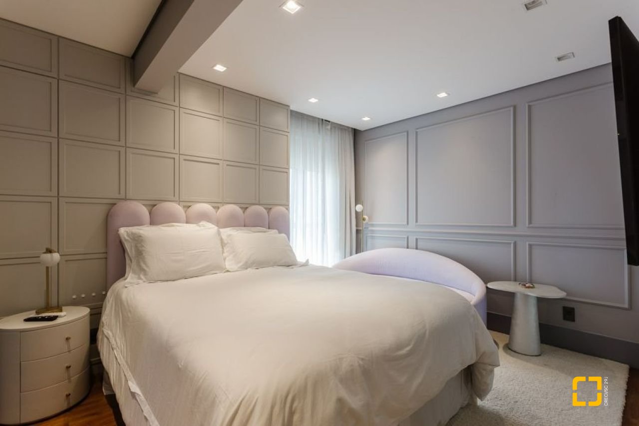 Apartamento com 250m², 3 quartos (sendo 3 suítes), 2 garagens, no bairro Beiramar em Florianópolis