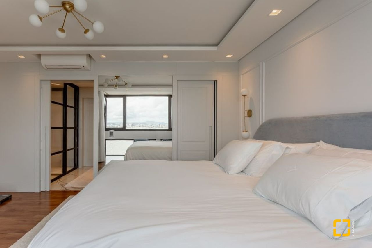 Apartamento com 250m², 3 quartos (sendo 3 suítes), 2 garagens, no bairro Beiramar em Florianópolis