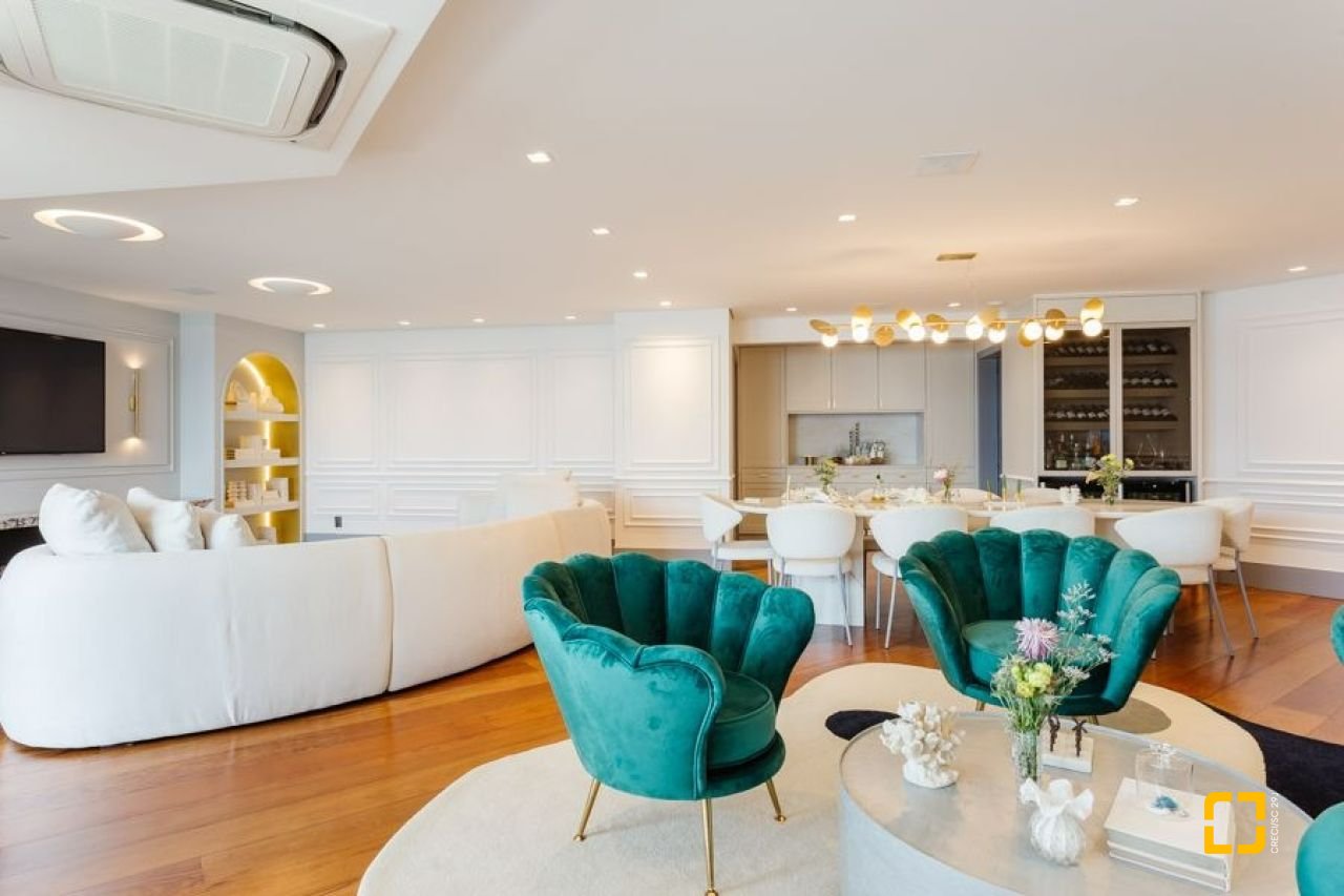 Apartamento com 250m², 3 quartos (sendo 3 suítes), 2 garagens, no bairro Beiramar em Florianópolis