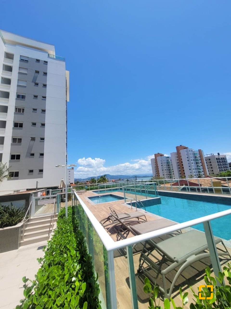Apartamento com 102m², 4 quartos (sendo 1 suíte), 2 garagens, no bairro Jardim Atlântico em Florianópolis