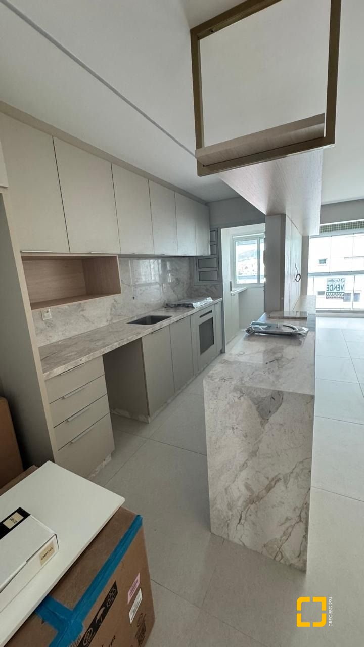 Apartamento com 102m², 4 quartos (sendo 1 suíte), 2 garagens, no bairro Jardim Atlântico em Florianópolis
