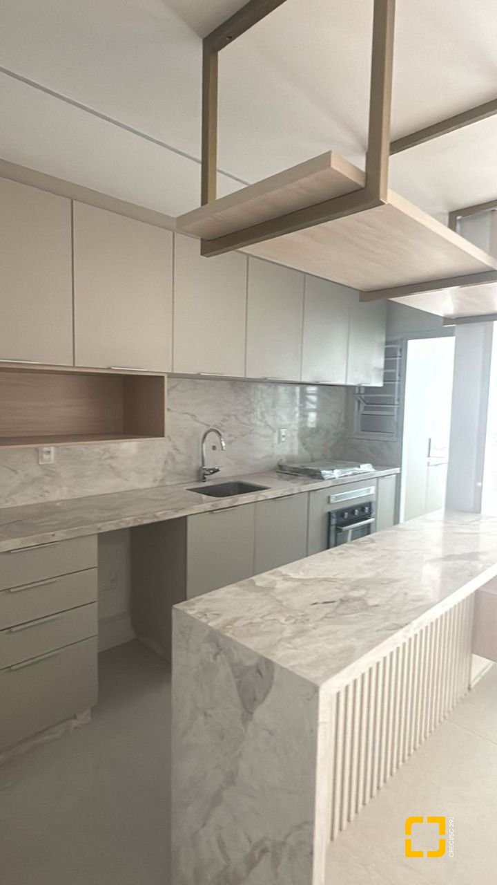 Apartamento com 102m², 4 quartos (sendo 1 suíte), 2 garagens, no bairro Jardim Atlântico em Florianópolis