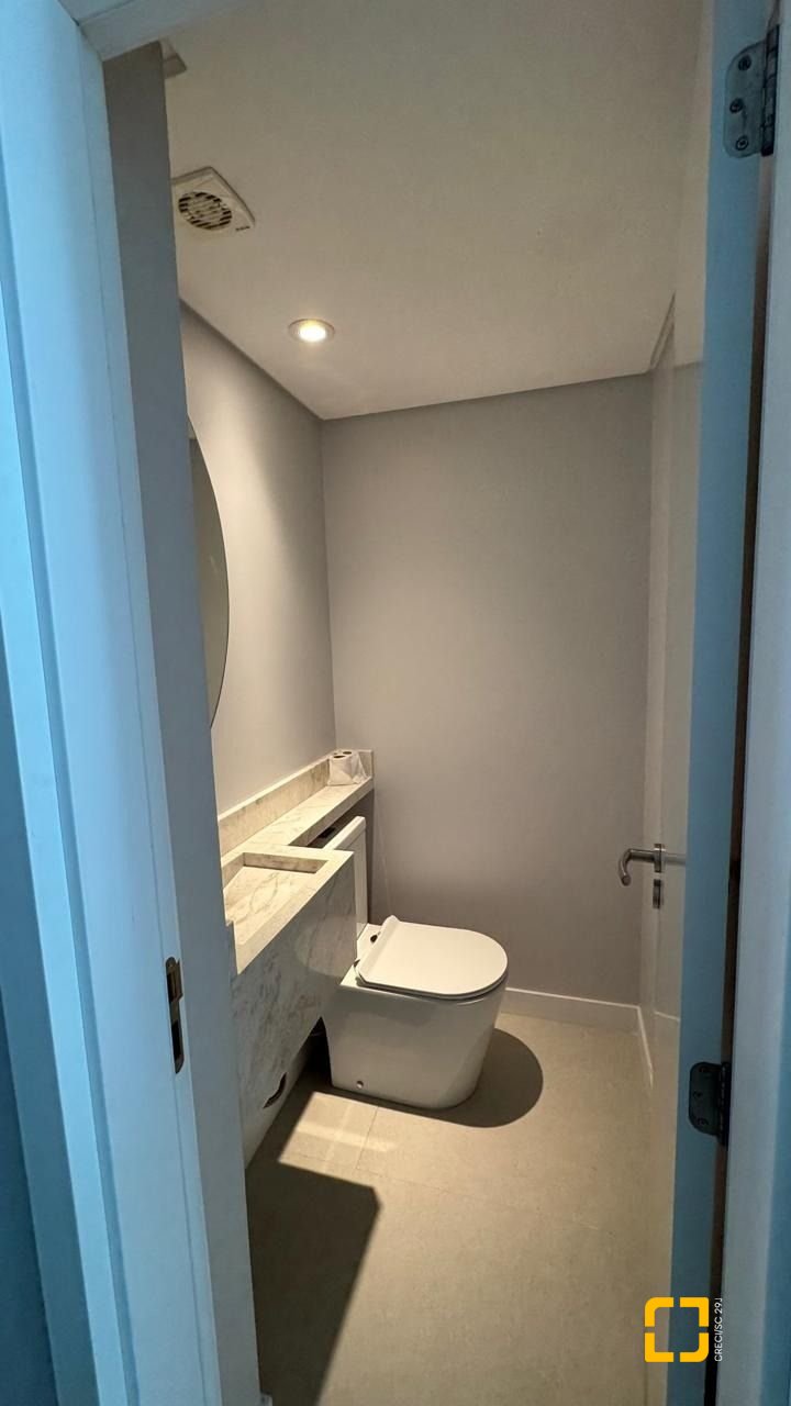 Apartamento com 102m², 4 quartos (sendo 1 suíte), 2 garagens, no bairro Jardim Atlântico em Florianópolis