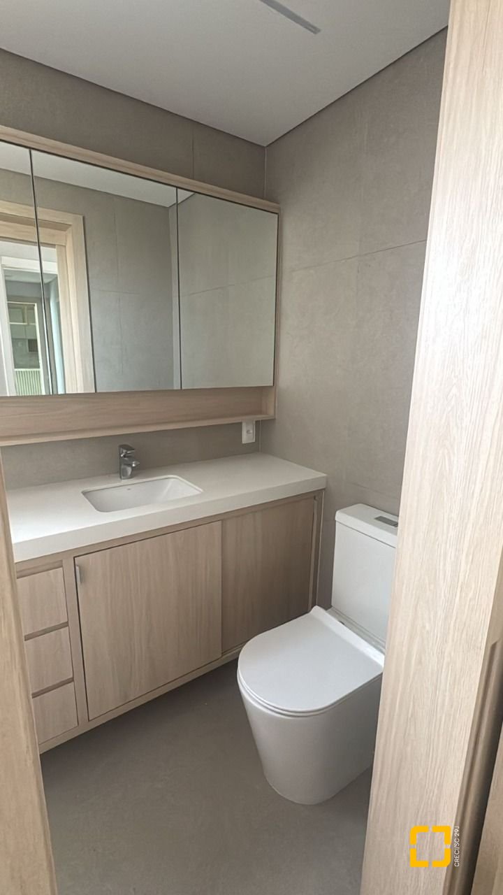 Apartamento com 102m², 4 quartos (sendo 1 suíte), 2 garagens, no bairro Jardim Atlântico em Florianópolis