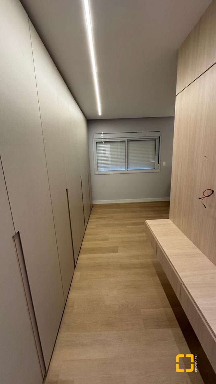 Apartamento com 102m², 4 quartos (sendo 1 suíte), 2 garagens, no bairro Jardim Atlântico em Florianópolis