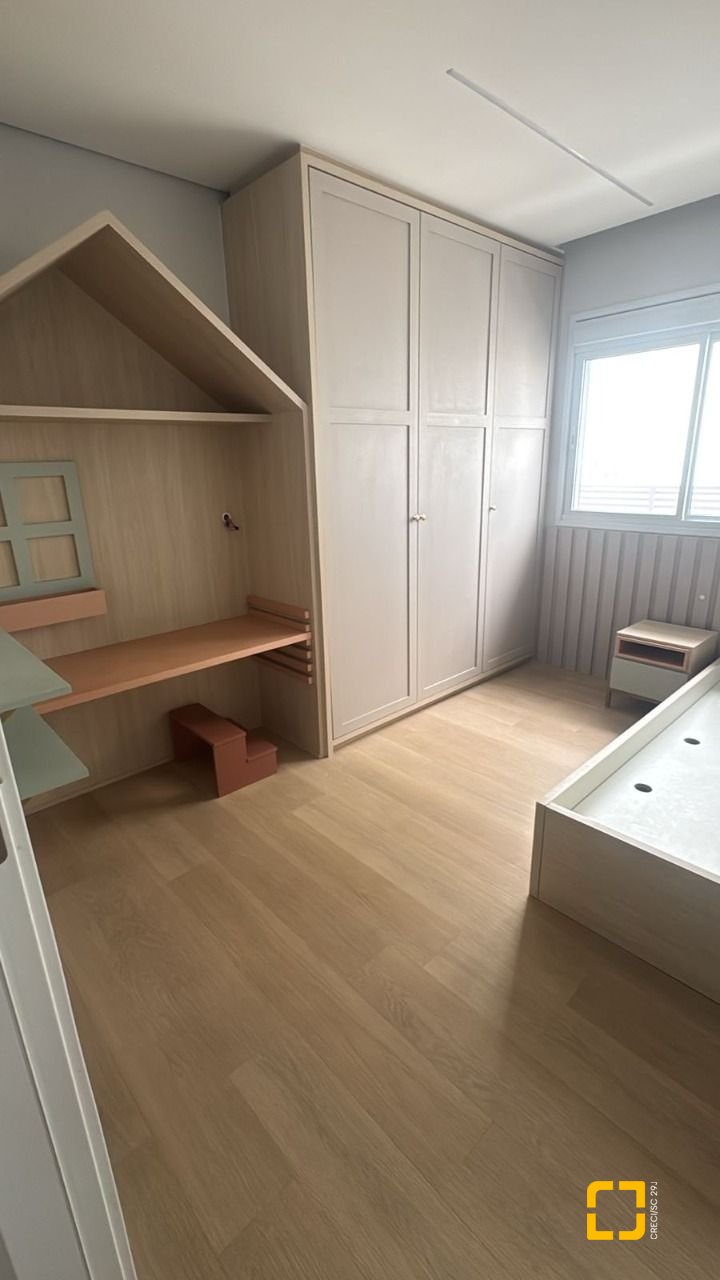 Apartamento com 102m², 4 quartos (sendo 1 suíte), 2 garagens, no bairro Jardim Atlântico em Florianópolis