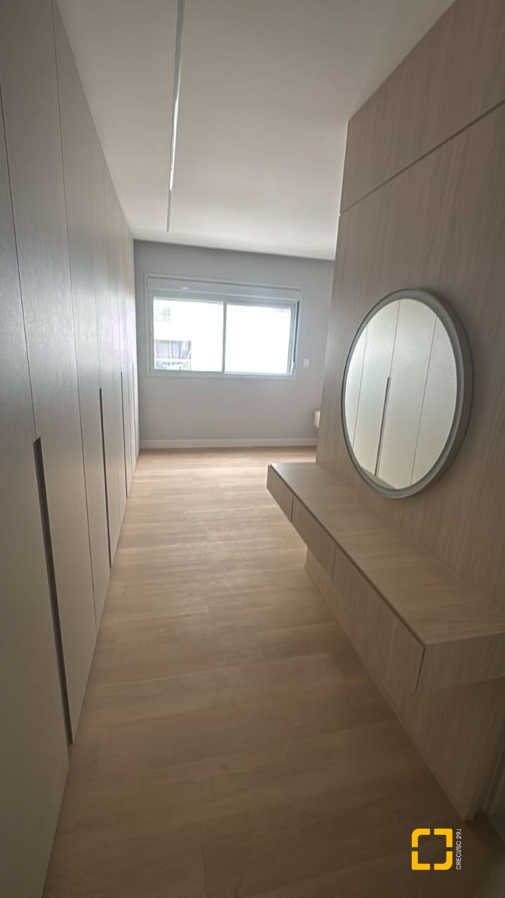Apartamento com 102m², 4 quartos (sendo 1 suíte), 2 garagens, no bairro Jardim Atlântico em Florianópolis