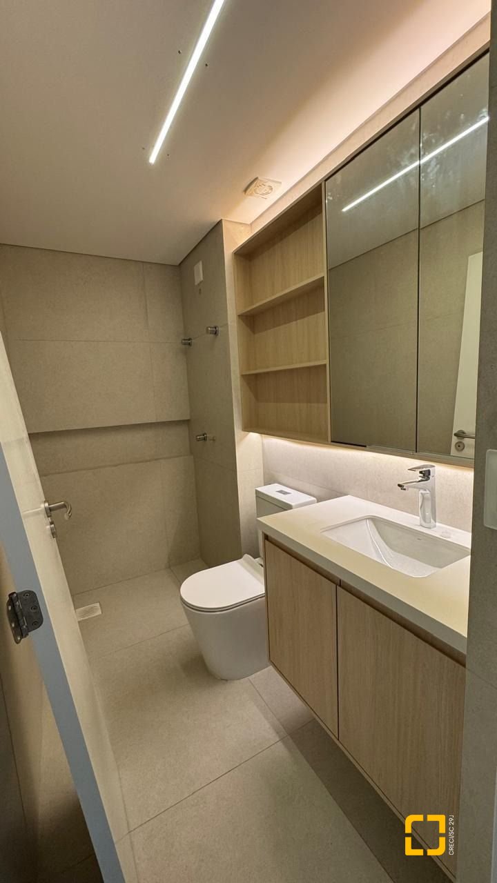 Apartamento com 102m², 4 quartos (sendo 1 suíte), 2 garagens, no bairro Jardim Atlântico em Florianópolis