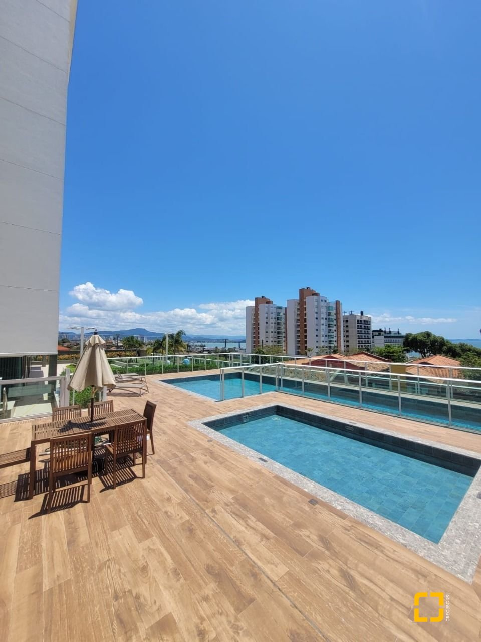 Apartamento com 102m², 4 quartos (sendo 1 suíte), 2 garagens, no bairro Jardim Atlântico em Florianópolis