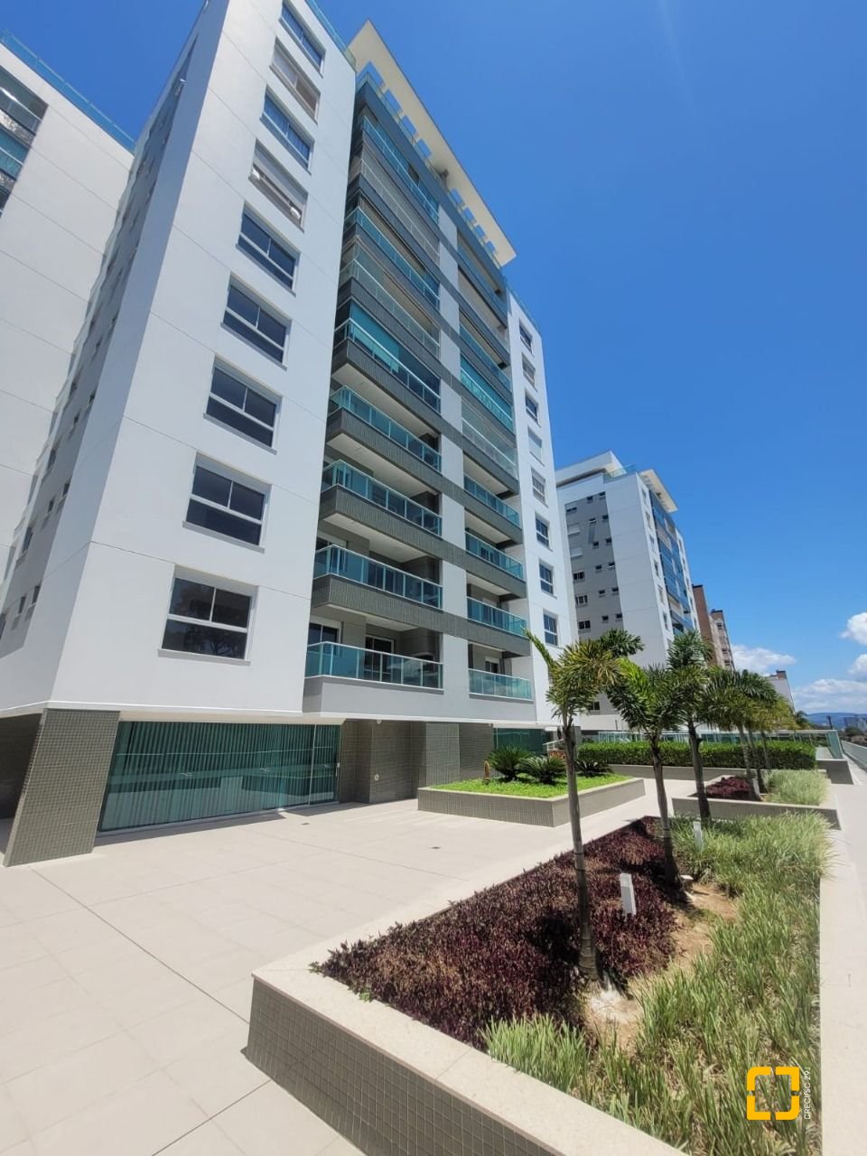 Apartamento com 102m², 4 quartos (sendo 1 suíte), 2 garagens, no bairro Jardim Atlântico em Florianópolis